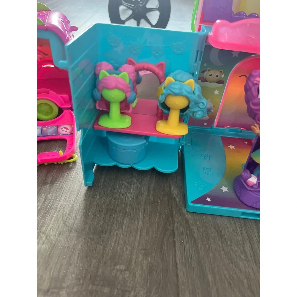 Gabby's Dollhouse Rainbow Closet w/figure and Accessories